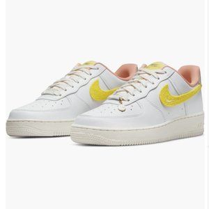 Air Force 1 '07 LX Sneaker Sz. Sz. 6 _white yellow strike phantom